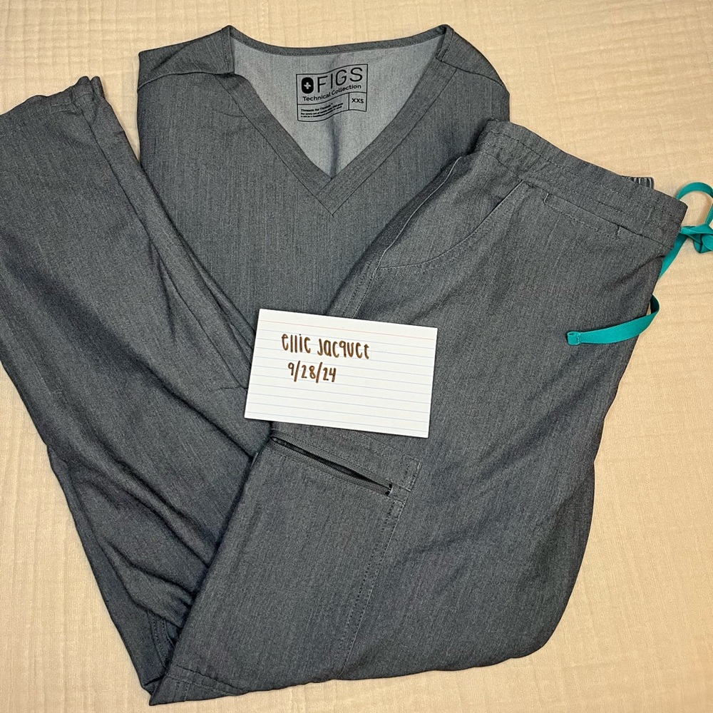 figs scrubs set graphite